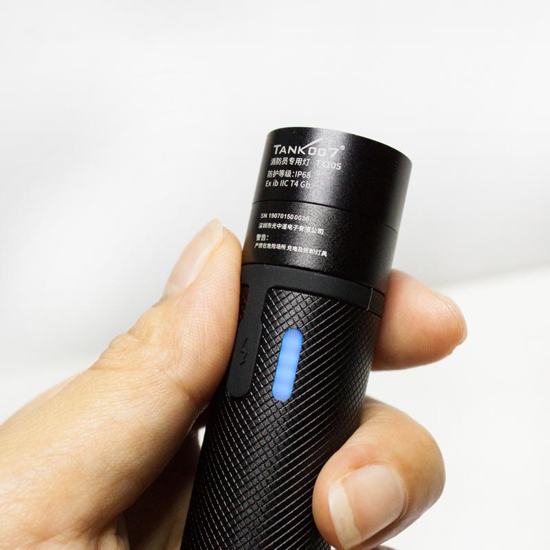 戰(zhàn)術強光手電筒廠家_充電強光手電筒 戰(zhàn)術強光手電筒廠家_充電強光手電筒