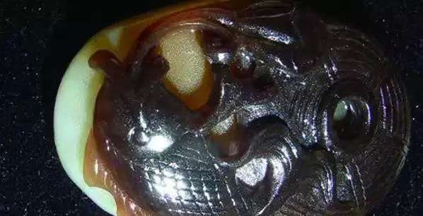 漲知識(shí)，玉也能騙人！照玉手電筒照出真相