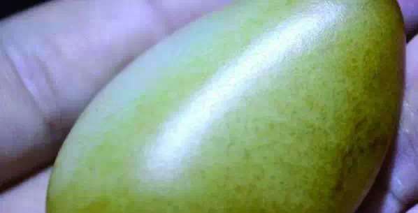 漲知識(shí)，玉也能騙人！照玉手電筒照出真相